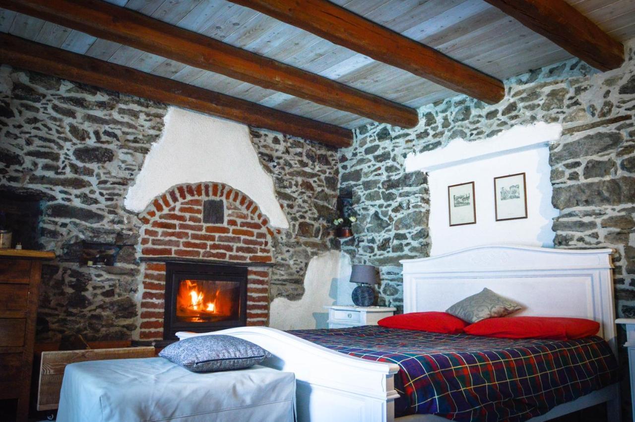 Chalet In Pietra E Legno Con Caminetto Inverso Pinasca Exterior foto