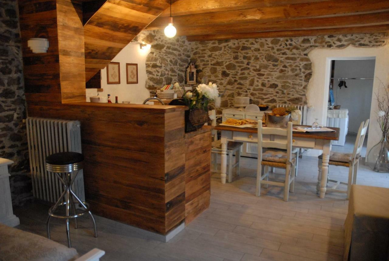 Chalet In Pietra E Legno Con Caminetto Inverso Pinasca Exterior foto